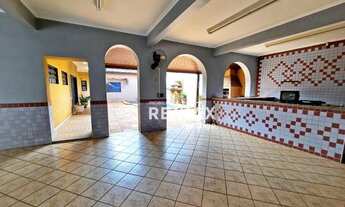 Imagem: More bem em uma esquina ampla e muito charmosa