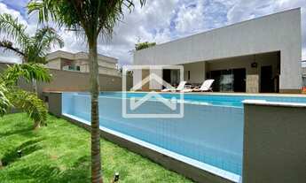 Imagem: CASA SEMI MOBILIADA por R$ 1.950.000 - Condomínio