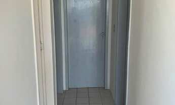 Imagem 6: Apartamento com 2 qts, interfone, 1 vaga de garagem, a poucos metros da avenida e parada d