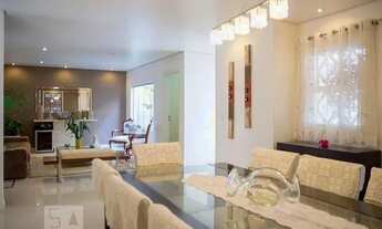 Imagem 2: Sobrado para venda com 230 metros quadrados com 3 quartos