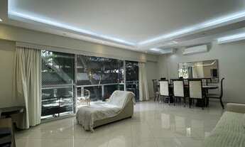 Imagem 3: Reformadíssimo apartamento para venda tem 136 m² com 3 quartos em Lagoa - Rio de Janeiro