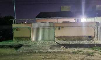 Imagem: Casa solta de esquina com garagem para dois