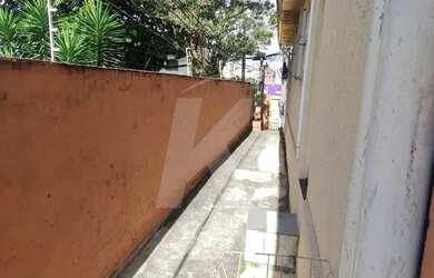 Imagem 2: Casa de fundos com 2 quartos, sala, cozinha, banheiro, área de serviço