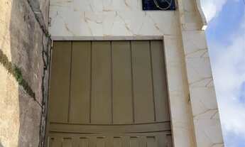 Imagem 6: Vendo uma casa com um imenso terreno e piscina