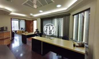 Imagem: Espetacular sobrado a 950 metros do metro