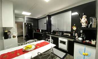 Imagem 7: Casa de condomínio sobrado para venda tem 450 metros quadrados com 4 quartos