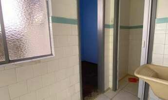 Imagem 4: Apartamento na Santo Antônio, com dois quartos, dependência de empregada, um lance de esca