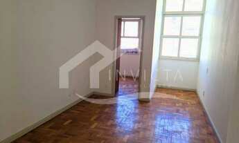 Imagem 2: Apartamento para venda com 65 metros quadrados com 2 quartos em Leme - Rio de Janeiro - RJ