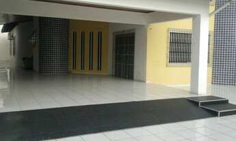 Imagem 2: Excelente casa com área de 360 m² na Cohama, com garagem para 05 carros, 04 quartos sendo