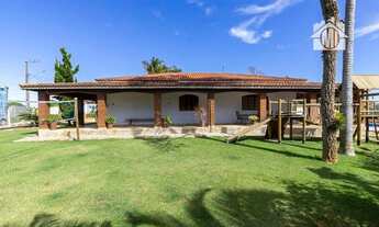 Imagem 7: Linda chácara com 3 dormitórios, piscina, área gourmet, salão de jogos, playground, à vend