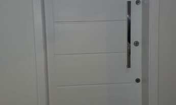 Imagem 4: SOBRADO GEMINADO DE UM LADO TRES DORMITORIOS