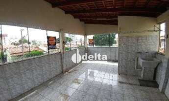 Imagem 7: Apartamento com 2 dormitórios para alugar, 120 m² por R$ 1.800,00/mês - Santa Mônica - Ube