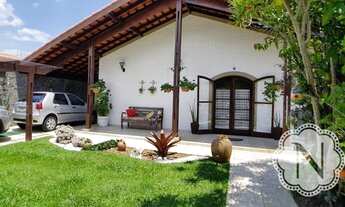 Imagem: Casa com amplo terreno à venda perto da