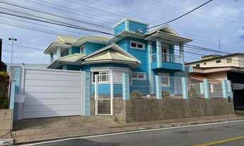 Imagem: Maravilhosa Casa de Porteira Fechada em