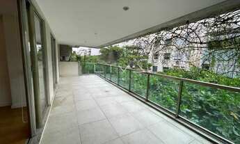 Imagem: Imóvel reformado com varandão e 4 suítes