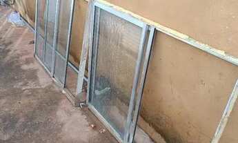 Imagem 2: Janela esquadria de alumínio 300