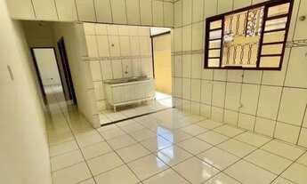 Imagem 2: Casa em rua pública