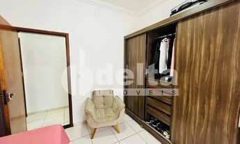 Imagem 6: Casa residencial disponível para venda no bairro Jardim Inconfidência em Uberlândia-MG