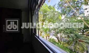 Imagem 7: Cosme Velho! Amplo apartamento com quatro quartos, suíte e vaga na escritura! Oportunidade