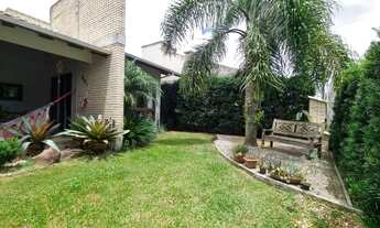 Imagem 3: Casa charmosa e aconchegante no centro de Sombrio, com três quartos