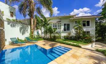 Imagem: Casa com 5 quartos em condomínio no Comary