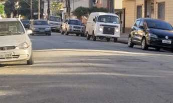 Imagem 2: Apto térreo reformado 2 quartos e quintal, com planejados. Impecável - prox. Af. Pena