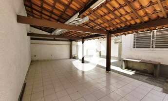 Imagem 2: Casa para fins comerciais, clinica, escritório ou residência. 5 vagas de garagem