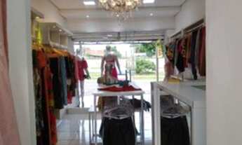 Imagem 5: Linda boutique com vitrine em vidro e com ar condicionado