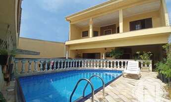 Imagem: Sobrado com piscina à venda no Gaivotas