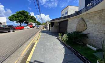 Imagem 2: Apartamento com 2 qts sendo 1 suíte, móveis planejados, elevador, central de gás, à venda