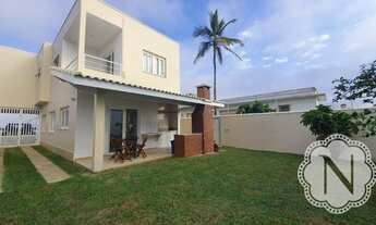 Imagem: Sobrado à venda em frente a praia do Centro