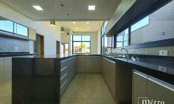 Imagem 6: Linda Casa Térrea, 187 m², 3 suítes, completa em armários, próximo a portaria