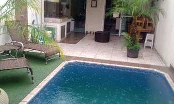 Imagem 1: Sobrado Imperdível com 4 dormitórios, sendo 02 suítes com Piscina à venda, 154 m² por R$ 1