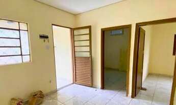 Imagem 2: Casa à venda no bairro Vila Curti com 3 quartos por R$240.000