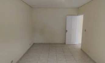 Imagem 4: Linda casa de fundos composto por 1 dormitório amplo, sala, cozinha, banheiro e quintal in