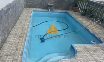 Imagem 2: Casa Espaçosa com Piscina em Rua muito tranquila