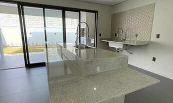 Imagem 4: Casa de condomínio para venda possui 250 metros quadrados com 3 quartos