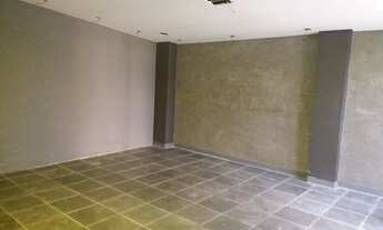 Imagem 4: Sobrado comercial ao lado da estação de metro Santa Cruz