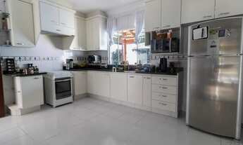 Imagem 7: Casa de condomínio para venda tem 350 metros quadrados com 4 quartos