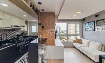 Imagem 6: Apartamento reformado de 2 dormitórios, com suíte e 2 vagas, no Passo da Areia