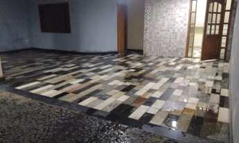 Imagem 3: VENDO CASA 3 ANDARES PARACATU MG - CENTRO