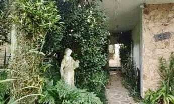 Imagem 4: Casa em Porto Alegre, no bairro Jardim Isabel, com 5 dormitório(s), e 5 banheiro