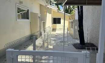 Imagem 3: Linda Casa para aluguel e venda possui 470 m2 de área construída e terreno de 1080 m2