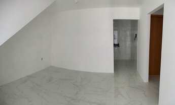 Imagem 7: Apartamento com 2 qts sendo 01 suite, piso porcelanato, poucos metros do mar, por R$ 200 M