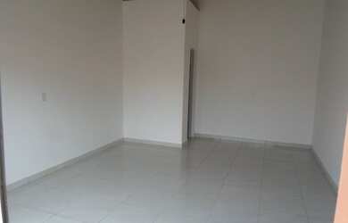 Imagem 2: Loja de 22 m² com banheiro, na Av. Santa Clara, bastante movimentada com vários comércios