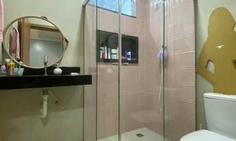 Imagem 7: Casa com armários e climatizada no Cond. Bosque das palmas, piscina com cascata