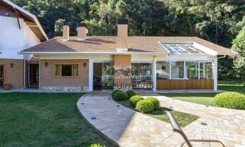 Imagem 2: Casa em Campos do Jordão - Com 4 dormitórios e uma vista deslumbrante!!