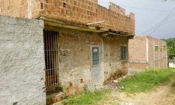 Imagem: Casa lajeada, frente pra rua, 2 quartos