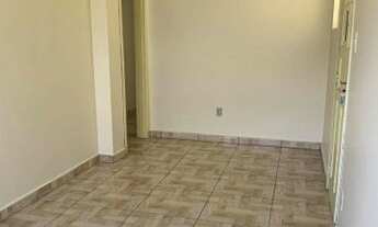 Imagem 2: Apartamento dois quartos Mariano Procópio, rua plana , próximo a todo comércio da região