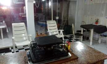 Imagem 2: Duas casas de 2 dormitórios em condomínio para venda possui 195 metros quadrados com 4 qua